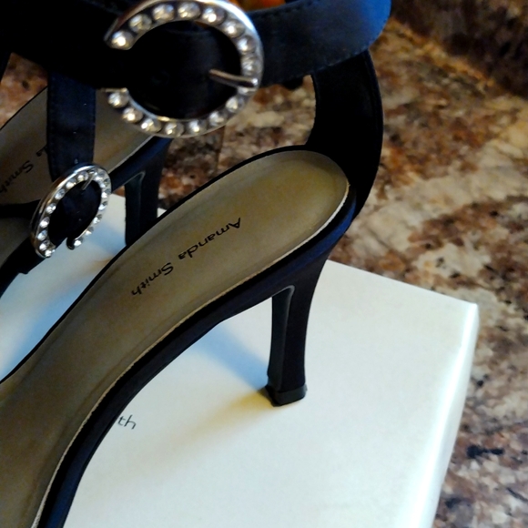 EUC  Amanda Smith Black Satin heels - Picture 7 of 9
